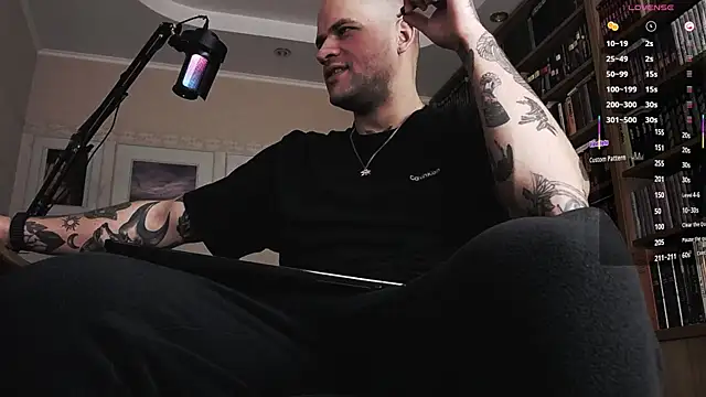 Snapshot of FindomJason chatting on 10-23-25, 01:21 FindomJason online show from 10-23-25, 01:21