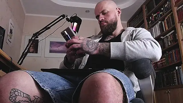 Snapshot of FindomJason chatting on 05-11-26, 02:18 FindomJason online show from 05-11-26, 02:18
