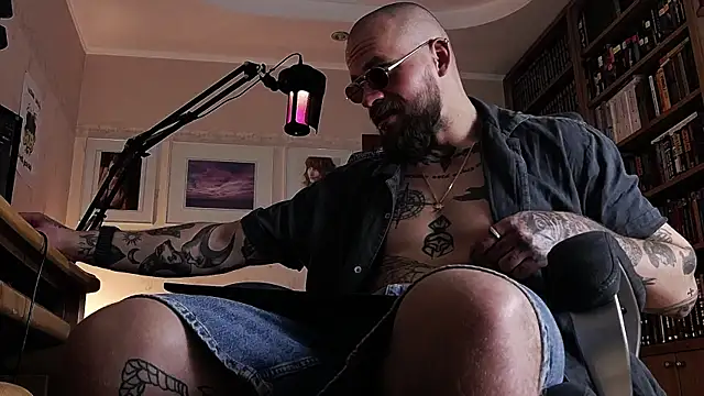 Snapshot of FindomJason chatting on 05-25-26, 09:24 FindomJason online show from 05-25-26, 09:24
