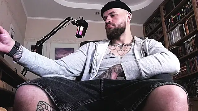 Snapshot of FindomJason chatting on 05-17-26, 10:26 FindomJason online show from 05-17-26, 10:26
