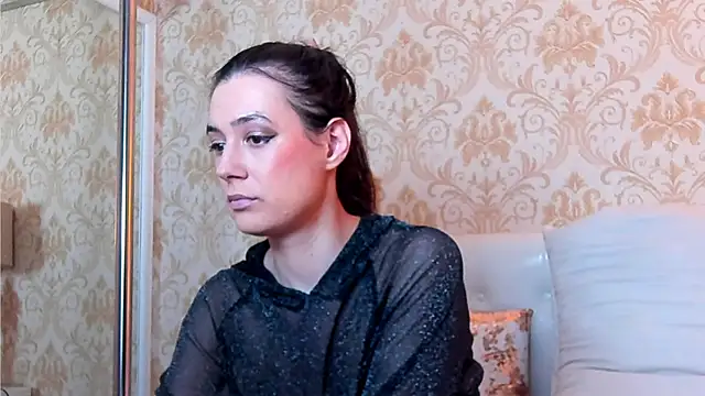 Snapshot of JuliaHunts chatting on 07-30-26, 01:32 JuliaHunts online show from 07-30-26, 01:32