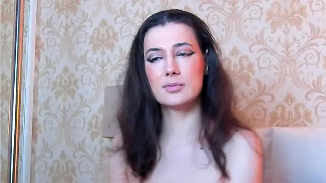 Snapshot of JuliaHunts chatting on 07-12-26, 10:05 JuliaHunts online show from 07-12-26, 10:05