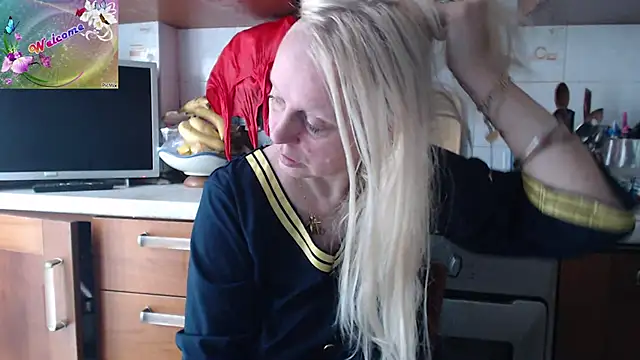 Snapshot of martachatte chatting on 10-25-25, 08:13 martachatte online show from 10-25-25, 08:13