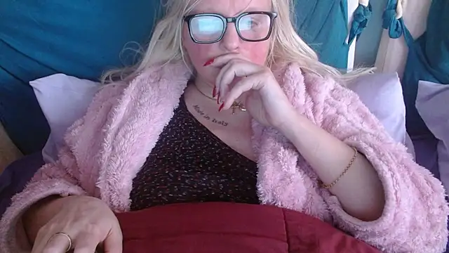 Snapshot of martachatte chatting on 05-08-26, 08:51 martachatte online show from 05-08-26, 08:51