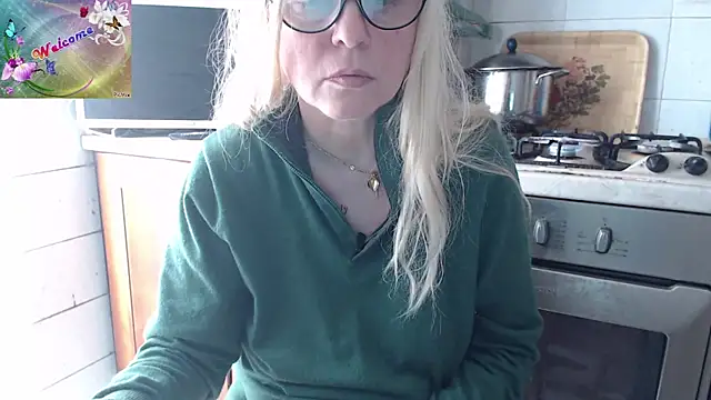 Snapshot of martachatte chatting on 11-14-25, 09:13 martachatte online show from 11-14-25, 09:13