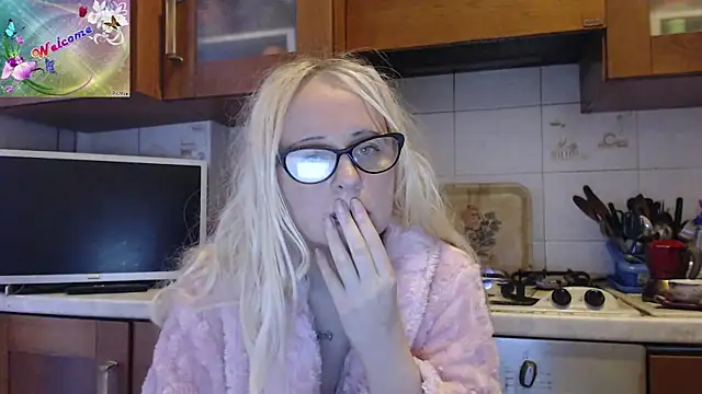 Snapshot of martachatte chatting on 11-28-25, 06:35 martachatte online show from 11-28-25, 06:35