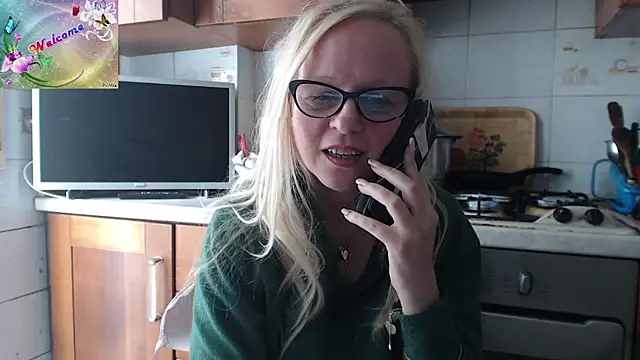 Snapshot of martachatte chatting on 11-15-25, 09:24 martachatte online show from 11-15-25, 09:24