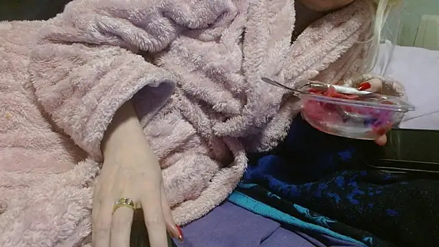 Snapshot of martachatte chatting on 05-15-26, 09:13 martachatte online show from 05-15-26, 09:13