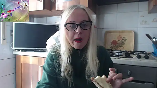 Snapshot of martachatte chatting on 12-03-25, 09:53 martachatte online show from 12-03-25, 09:53