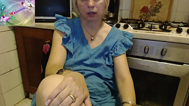 Snapshot of martachatte chatting on 10-27-25, 08:43 martachatte online show from 10-27-25, 08:43