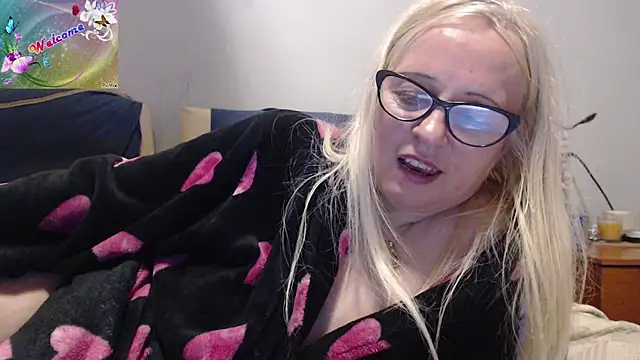 Snapshot of martachatte chatting on 10-31-25, 09:43 martachatte online show from 10-31-25, 09:43