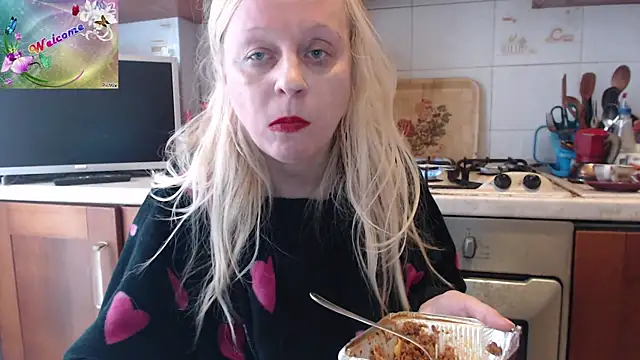 Snapshot of martachatte chatting on 11-25-25, 10:48 martachatte online show from 11-25-25, 10:48