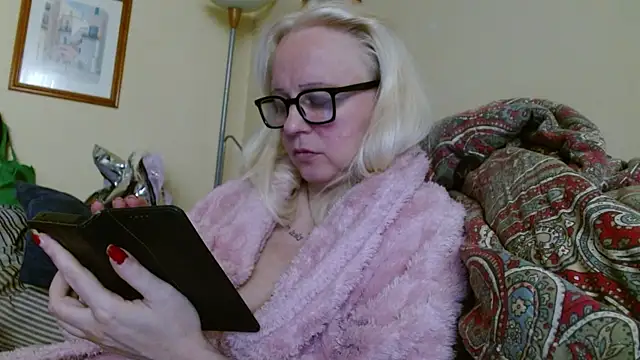Snapshot of martachatte chatting on 04-17-26, 05:43 martachatte online show from 04-17-26, 05:43
