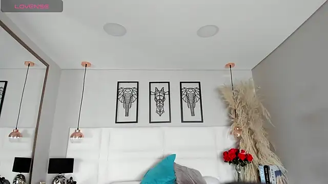 Rebeca jones online show from 11-10-25, 12:21