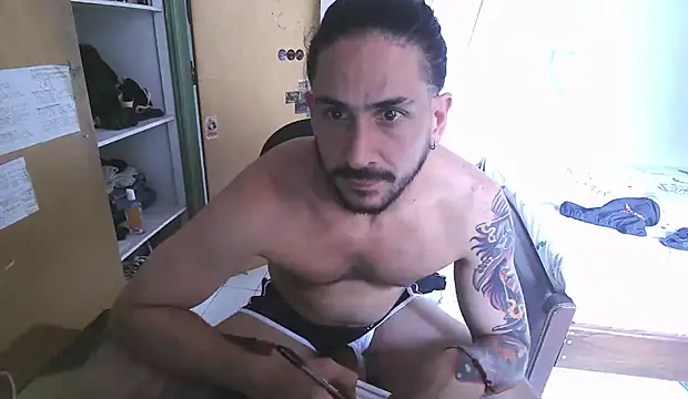 Snapshot of Marceriazco13 chatting on 10-24-25, 06:51 Marceriazco13 online show from 10-24-25, 06:51