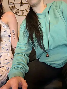 Snapshot of Mia_G0ld chatting on 02-14-26, 05:57 Mia G0ld online show from 02-14-26, 05:57