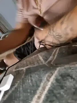 Snapshot of hungpenis210 chatting on 09-19-25, 05:33 hungpenis210 online show from 09-19-25, 05:33