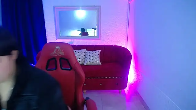Snapshot of nathaly_low1 chatting on 06-08-26, 11:33 nathaly low1 online show from 06-08-26, 11:33