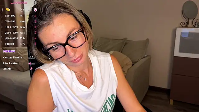 Snapshot of DannaEvan chatting on 07-10-26, 11:21 DannaEvan online show from 07-10-26, 11:21