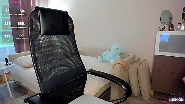 Snapshot of DannaEvan chatting on 02-17-26, 02:20 DannaEvan online show from 02-17-26, 02:20