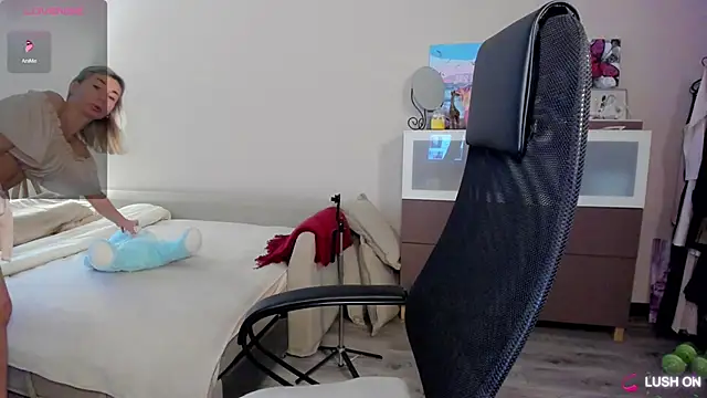 DannaEvan online show from 12-15-25, 03:34