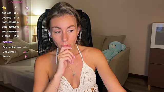 Snapshot of DannaEvan chatting on 07-21-26, 06:42 DannaEvan online show from 07-21-26, 06:42