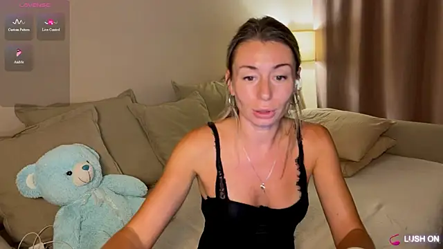 Snapshot of DannaEvan chatting on 06-05-26, 04:35 DannaEvan online show from 06-05-26, 04:35