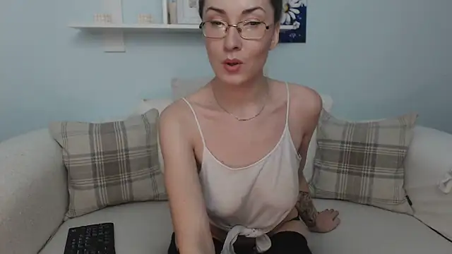 Snapshot of Sofi_so chatting on 12-20-25, 12:08 Sofi so online show from 12-20-25, 12:08