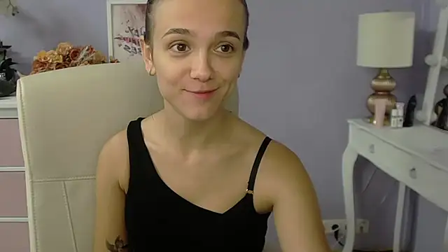 Snapshot of dirtyxEmily chatting on 10-07-25, 06:47 dirtyxEmily online show from 10-07-25, 06:47