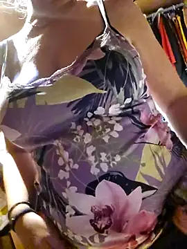 Snapshot of Pitufina_love chatting on 01-05-26, 05:27 Pitufina love online show from 01-05-26, 05:27