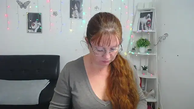 VanessaHotts online show from 09-26-25, 05:03