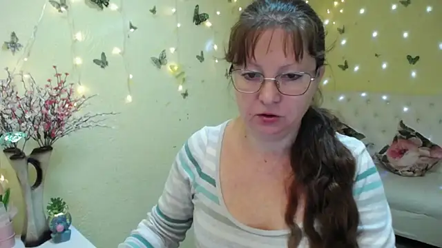 Snapshot of VanessaHotts chatting on 05-01-26, 05:01 VanessaHotts online show from 05-01-26, 05:01