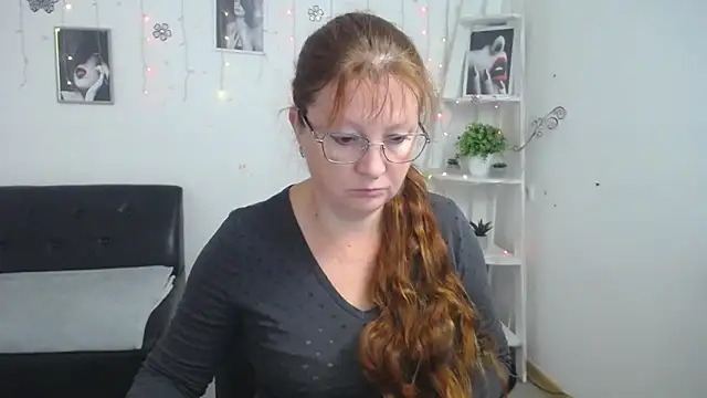 VanessaHotts online show from 09-15-25, 04:57