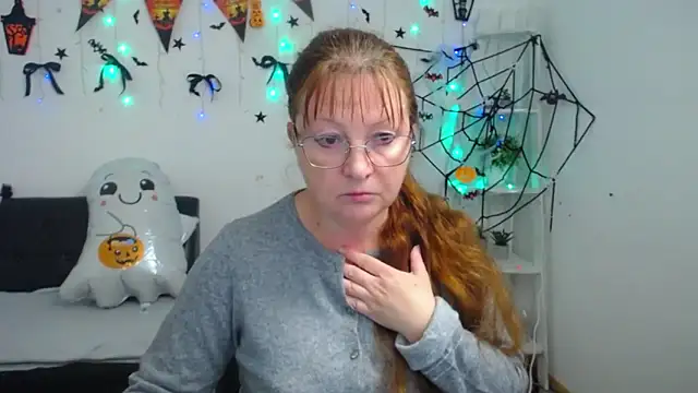 VanessaHotts online show from 10-18-25, 05:09