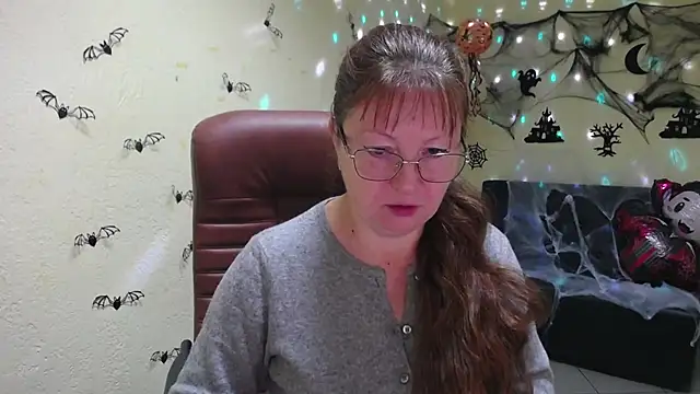 VanessaHotts online show from 10-23-25, 05:06