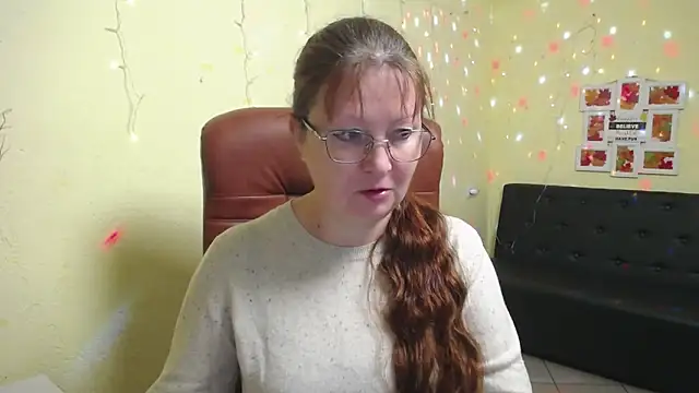 VanessaHotts online show from 11-17-25, 06:06