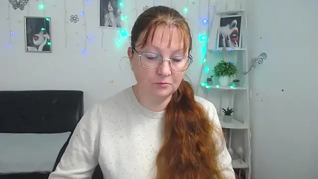 VanessaHotts online show from 10-11-25, 05:08