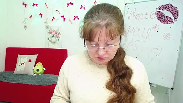 Snapshot of VanessaHotts chatting on 04-27-26, 05:05 VanessaHotts online show from 04-27-26, 05:05