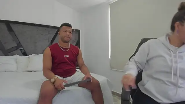 AnnieAndStefan online show from 10-19-25, 02:09