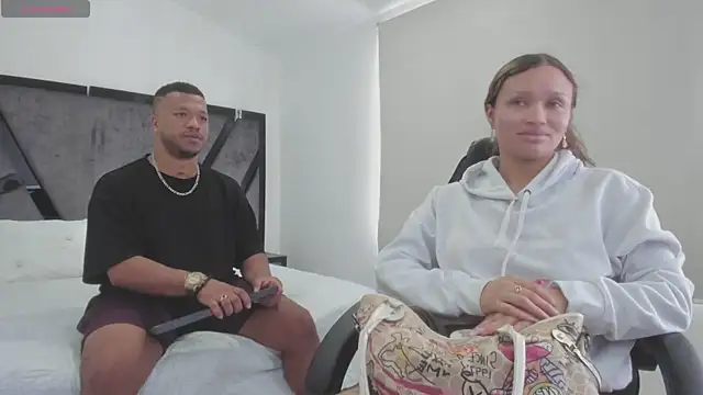 AnnieAndStefan online show from 11-01-25, 03:17