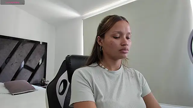 AnnieAndStefan online show from 03-20-26, 04:19