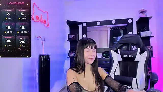 Snapshot of miss_kitty chatting on 03-13-25, 01:32 miss kitty online show from 03-13-25, 01:32