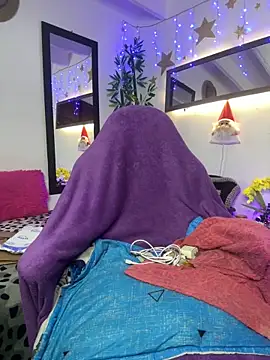 lonely shewolf online show from 12-22-25, 08:42