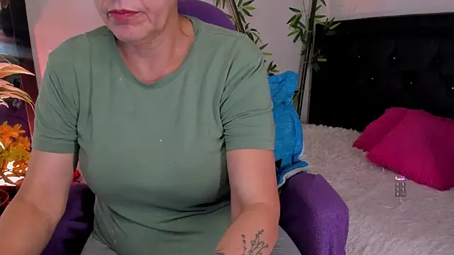 lonely shewolf online show from 02-12-26, 03:45