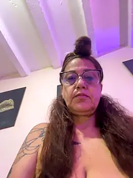 lonely shewolf online show from 10-27-25, 01:01