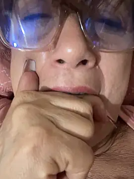 lonely shewolf online show from 10-25-25, 03:28