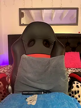 lonely shewolf online show from 11-26-25, 04:07