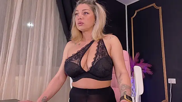 Snapshot of DeeaDiamondd chatting on 05-02-26, 12:16 DeeaDiamondd online show from 05-02-26, 12:16