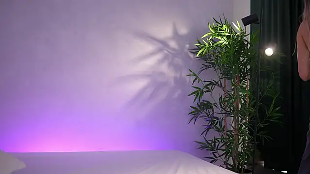 ArtTeasee online show from 04-15-26, 05:46