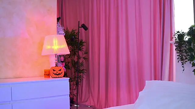 ArtTeasee online show from 11-07-25, 10:31